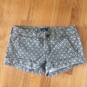 NWOT cute American Eagle floral shorts